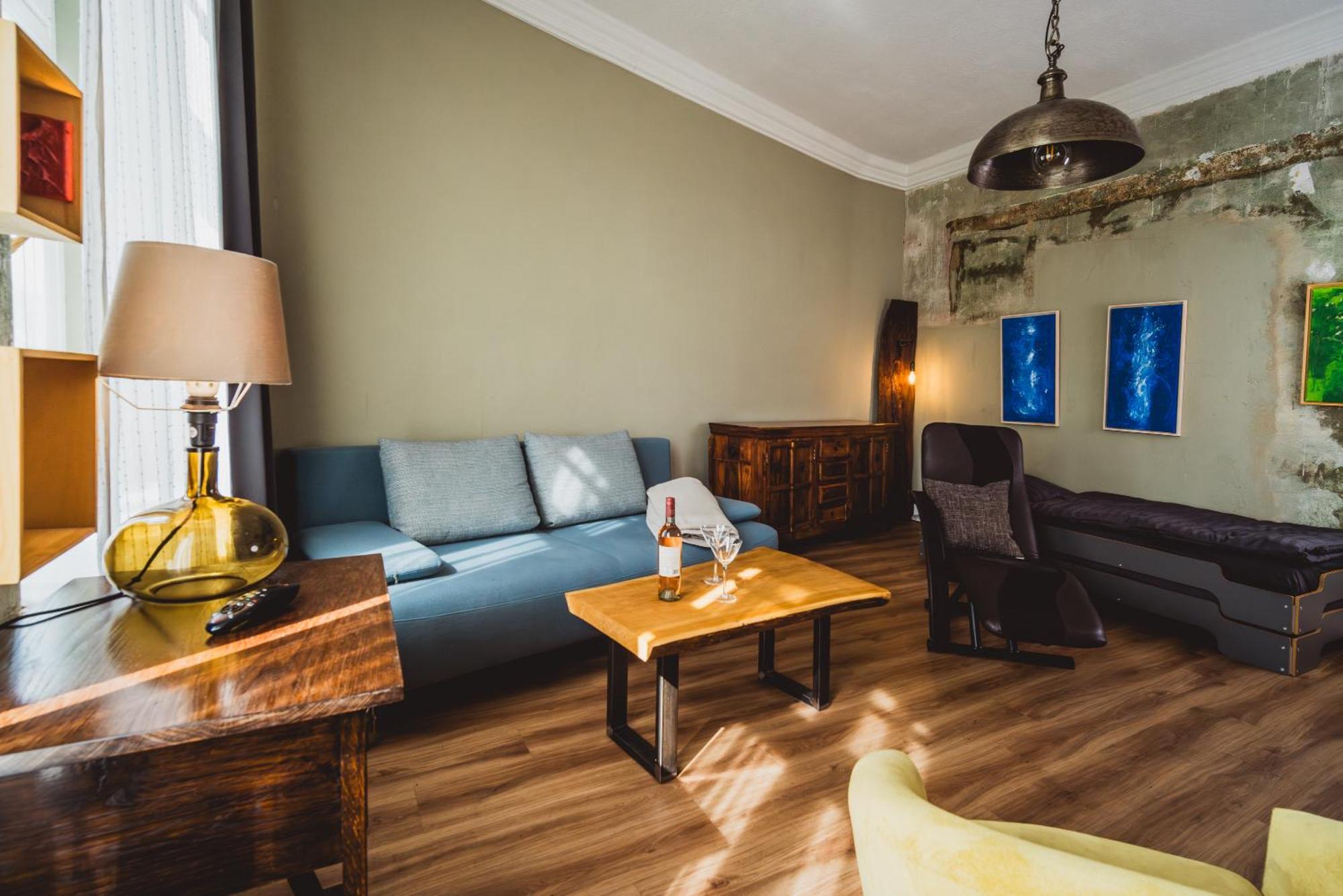 Charmante Altbau-wohnung Zwischen Altstadt Und Klinikum Mit Parkplatz Apartment