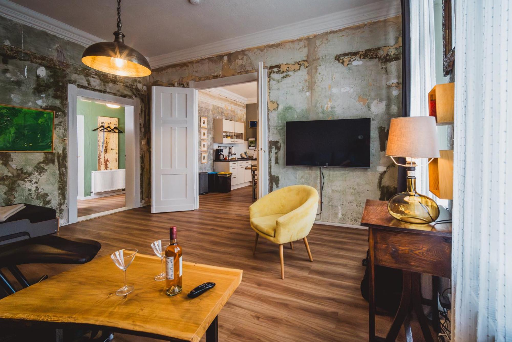 Apartment Charmante Altbau-wohnung Zwischen Altstadt Und Klinikum Mit Parkplatz Greifswald