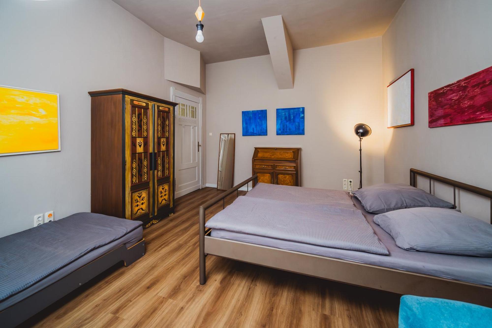 Apartment Charmante Altbau-wohnung Zwischen Altstadt Und Klinikum Mit Parkplatz Greifswald